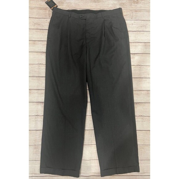 Haggar Dress Pants Mens 40x32 Black Grey Classic Fit Pleated Cuffed NWT - Picture 1 of 7